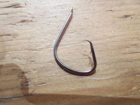 l'hameçon circle hook présnete une très large ouverture pour emprisonner parfaitement la commissure des lèvres du poisson