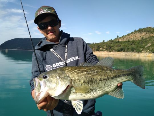 L'Espagne, en plus d'offrir de superbes milieux pour la pêche au jerkbait, permet de pêcher avec 3 hameçons.