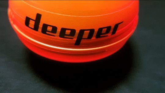 La tête orange pour la pêche de nuit s'adapte sur le Deeper Pro+2.