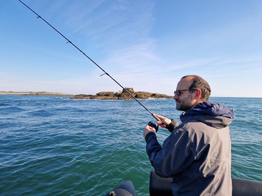 N'hésitez pas à pêcher les zones très peu profondes et proches de la côte, il y a souvent des beaux poissons qui trainent.