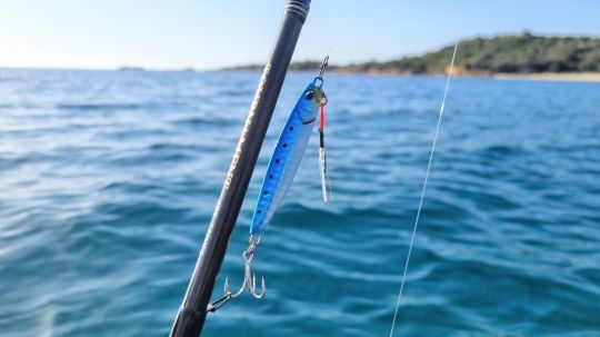 Pêcher avec des jigs légers