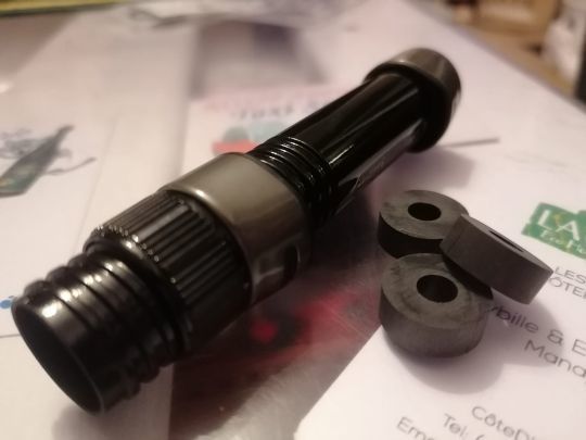 Les Carbon Arbor sont des rondelles en carbone qui permettent d'installer un porte moulinet sur une canne.