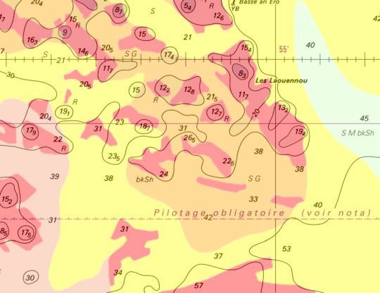 Les têtes de roche au milieu du sable concentrent de la vie au large de l'archipel.