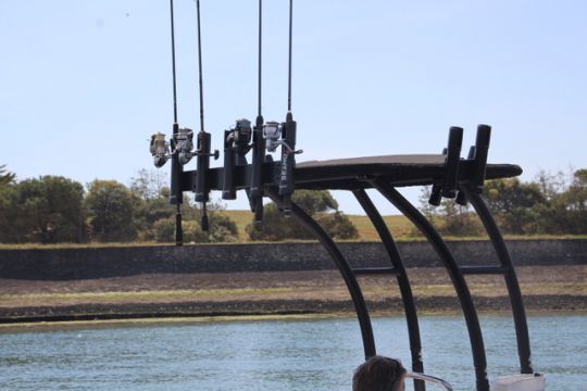 Un T-top en aluminium conçu pour la pêche sportive