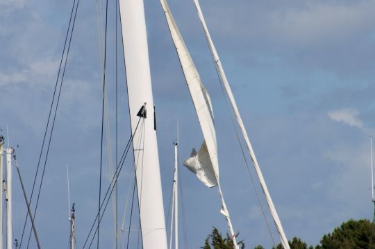 Un génois se déchire @bateaux.com