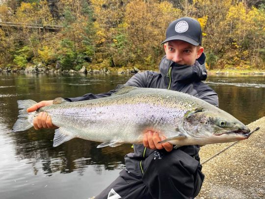 Prendre du plaisir à leurrer de beaux poissons