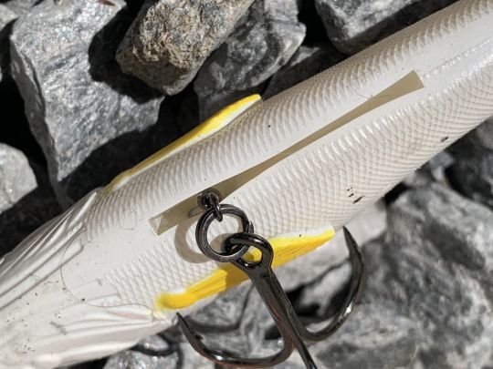 Un émerillon rolling assure la rotation du triple.