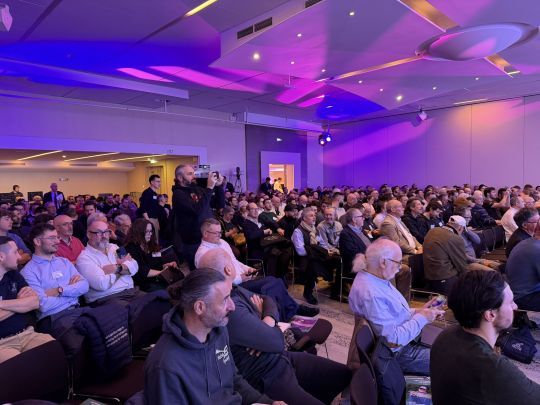 Répondre aux questions des pêcheurs.