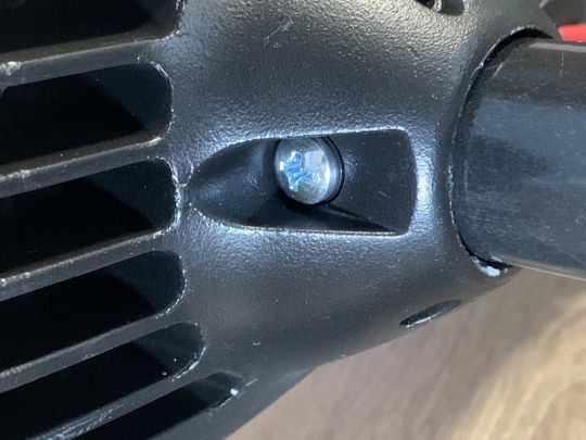 Il faut enlever cette vis.