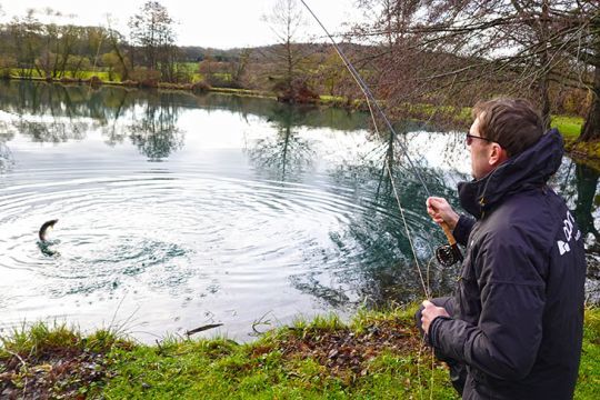 Combat avec un beau salmonidé