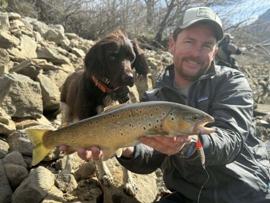 Kevin et une truite à la cuillère ondulante PTL Craft