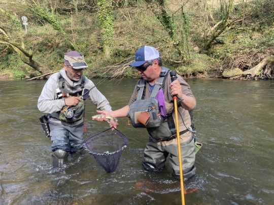 Les conseils auront porté leurs fruits et chaque stagiaire aura pu prendre de jolies petites truites bretonnes en nymphe au fil et sèche-nymphe