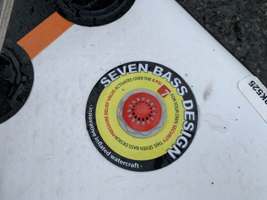 Une valve de surpression protège des surpressions.