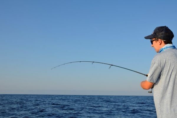 Elegir el equipo adecuado para iniciarse en la pesca con señuelos marinos