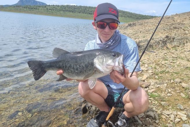 Seguimiento de grandes black bass en Espaa