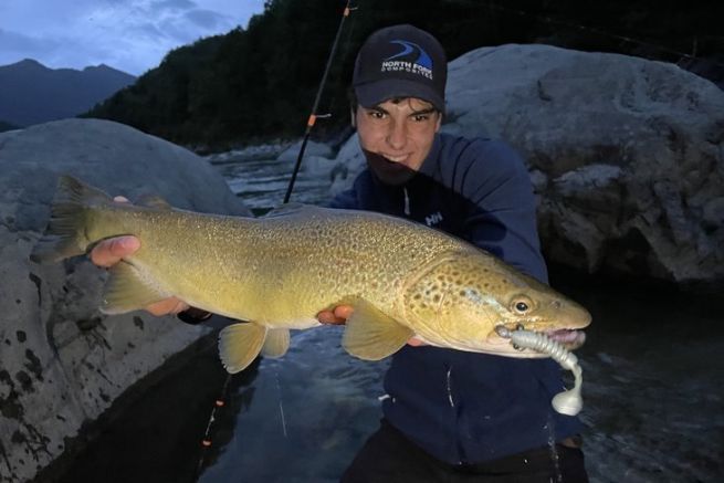 Pesca de la trucha marmorata en Italia: 3 peces en 3 das!