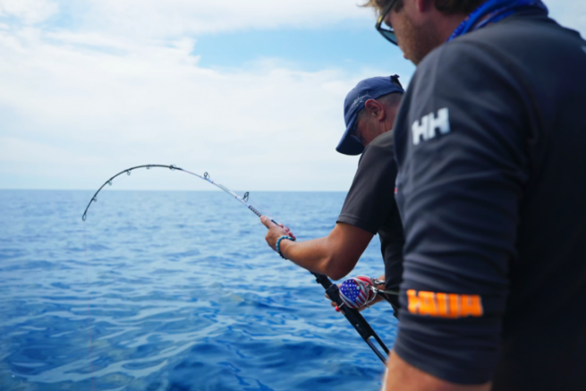 Pesca de atn rojo con rascador