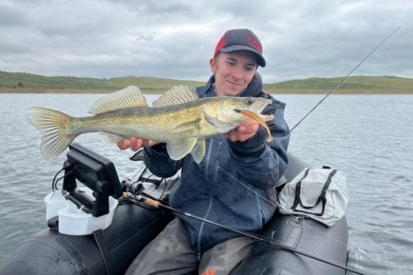 Pesca del lucioperca con tubo flotador