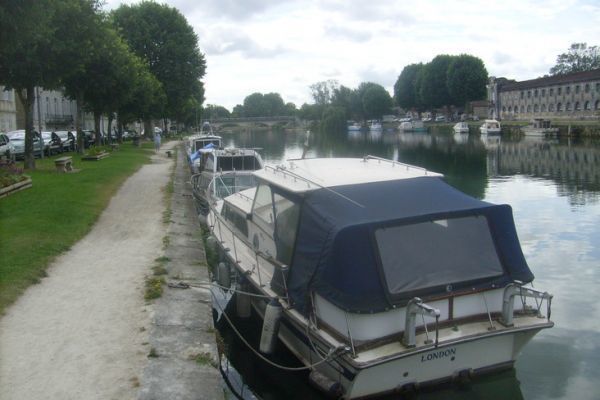 Pesca en la Charente en Jarnac, descubra la ruta de la pesca en la calle