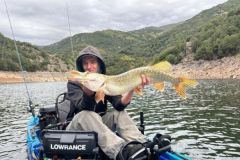 Pesca del lucio desde un kayak