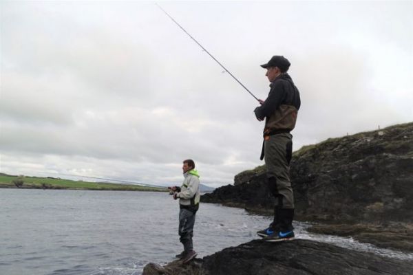 Menos aferrarse al borde.