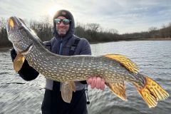 Pesque lucios durante la temporada de veda, como aqu� en Jurassik Pike.