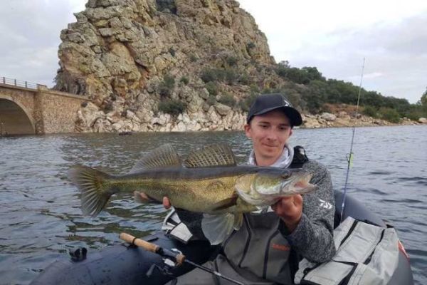 Pescar en flotador en los lagos de Extremadura