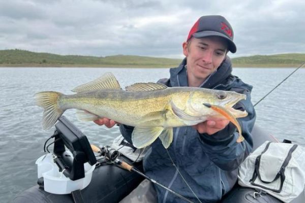 Pesca del lucioperca con tubo flotador