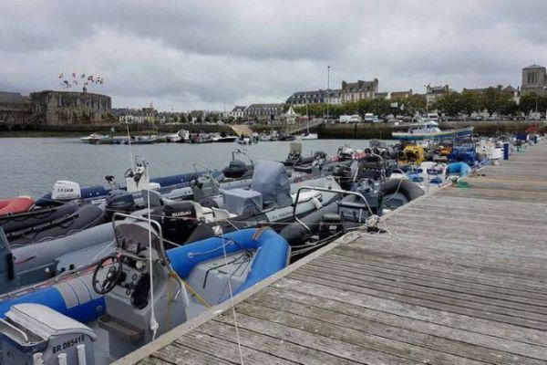 Reuni�n de embarcaciones semirr�gidas durante el Open de Gl�nan